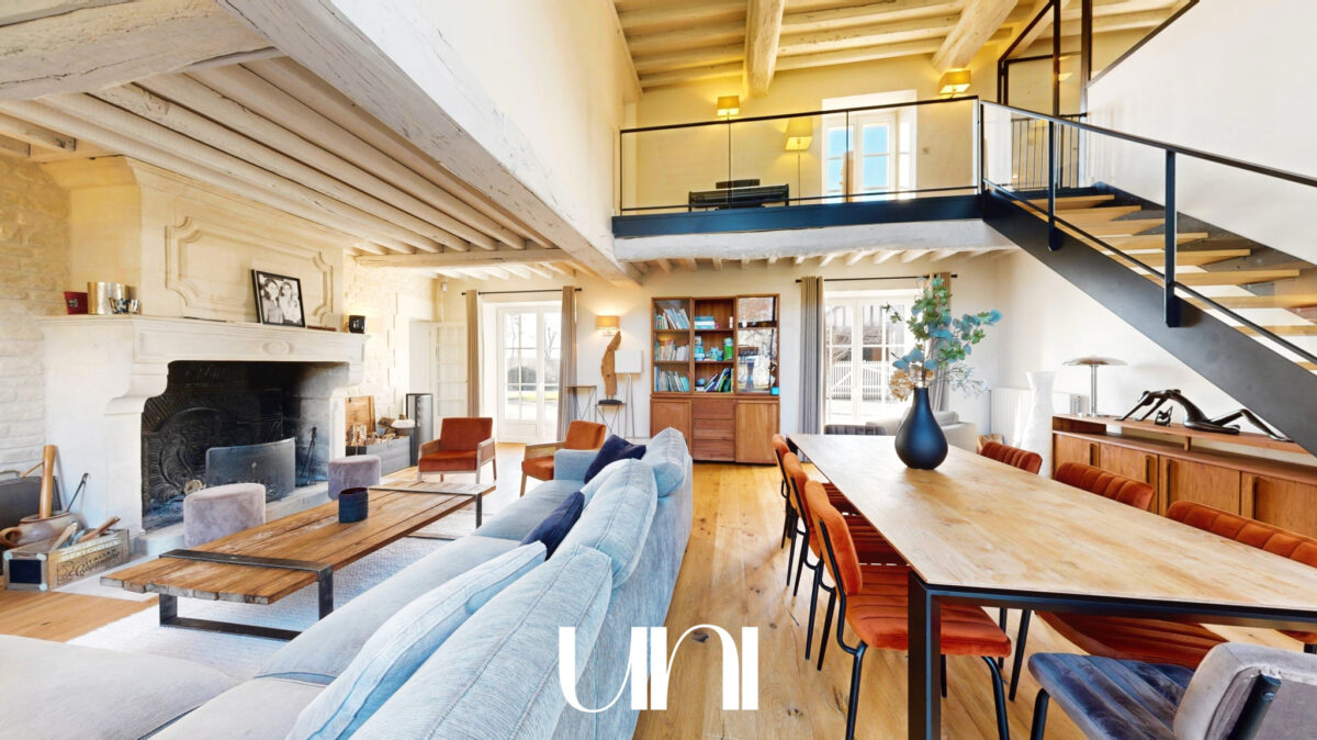 Magnifique propriété de 350 m2 avec dépendances sur 1.5 de terres - BAVENT