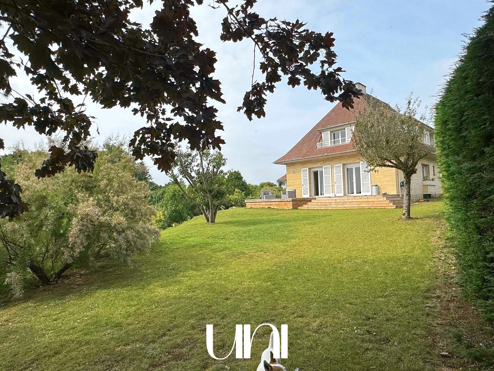 Maison T6 de 260 m2 sur un terrain de 1200 m2 à CAEN