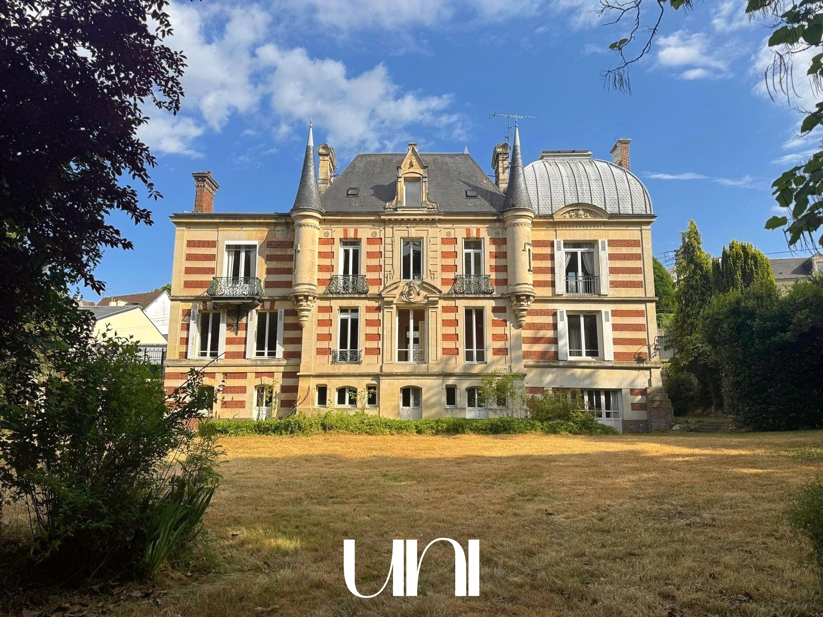 Maison T14 de 427 m2 - CAEN