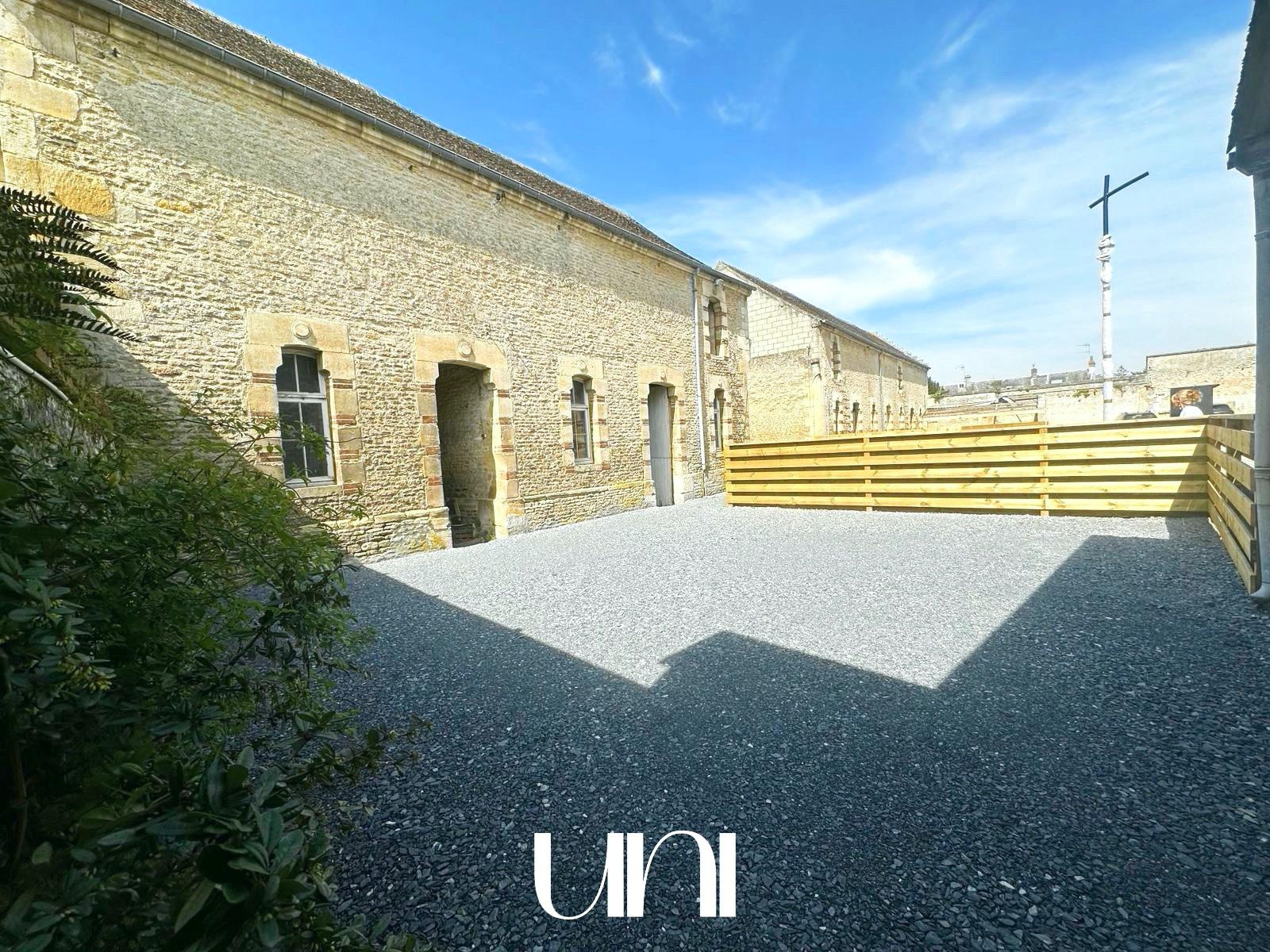 Écurie en pierre à rénover en maison de 175 m2