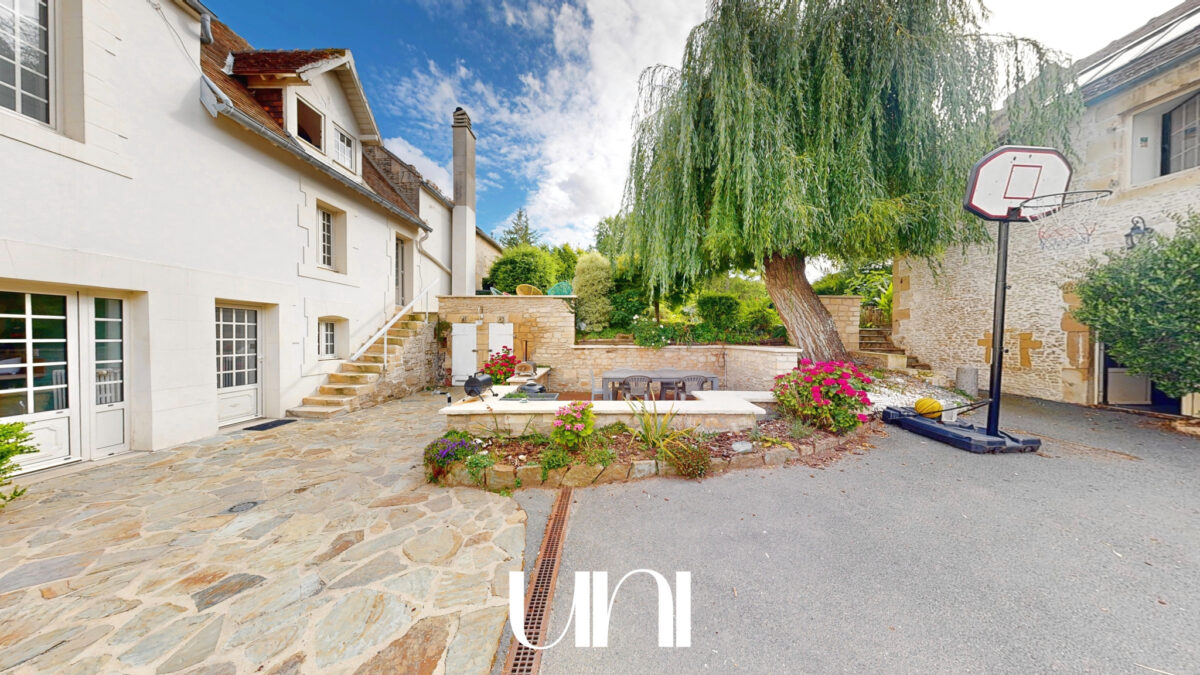 Maison T6 de 165m2 dans un ancien corps de ferme de 1008m2- Ifs Bras