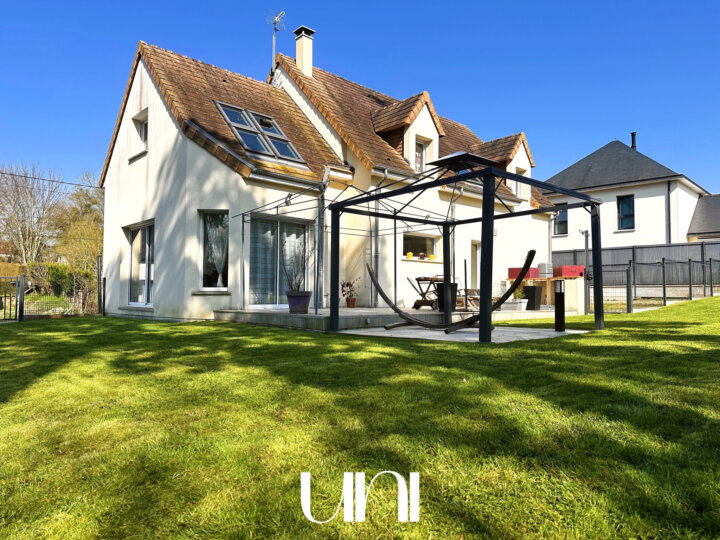 Maison T8 de 178m2 sur grand terrain de 697m2
