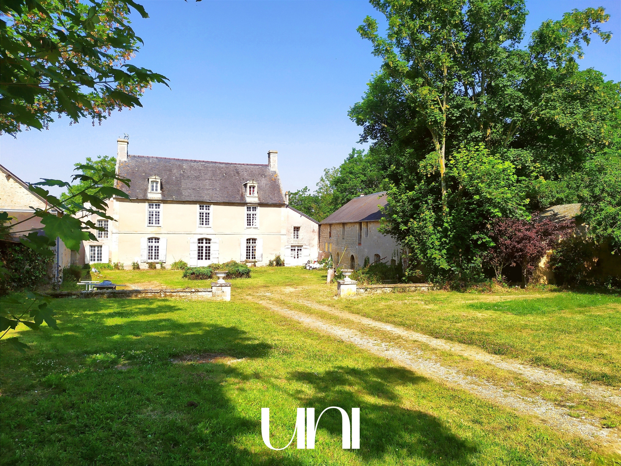 Belle maison de maître T8 de 255 m2 sur 5458 m2 de terrain