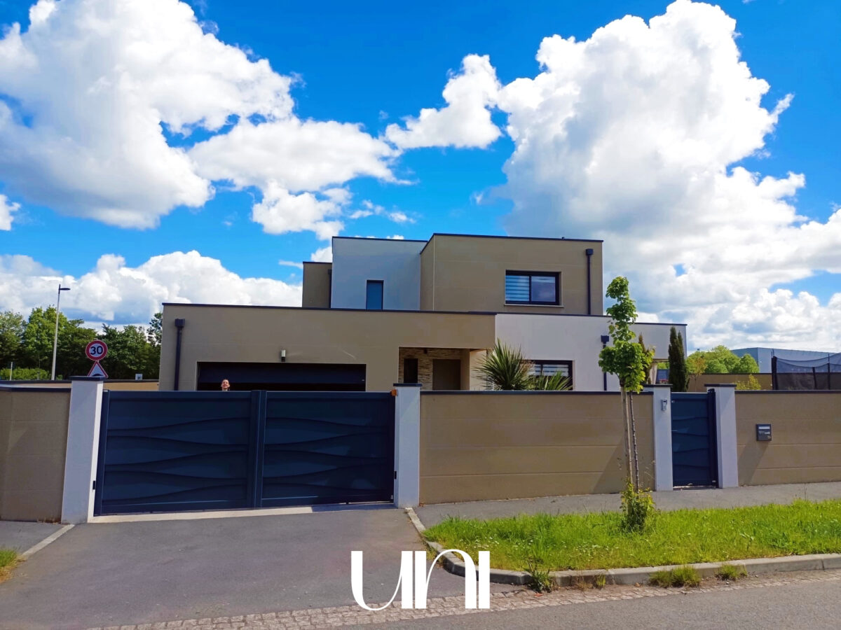 Maison T5 de 142m2 sur une parcelle de 617m2 à CORMELLES-LE-ROYAL