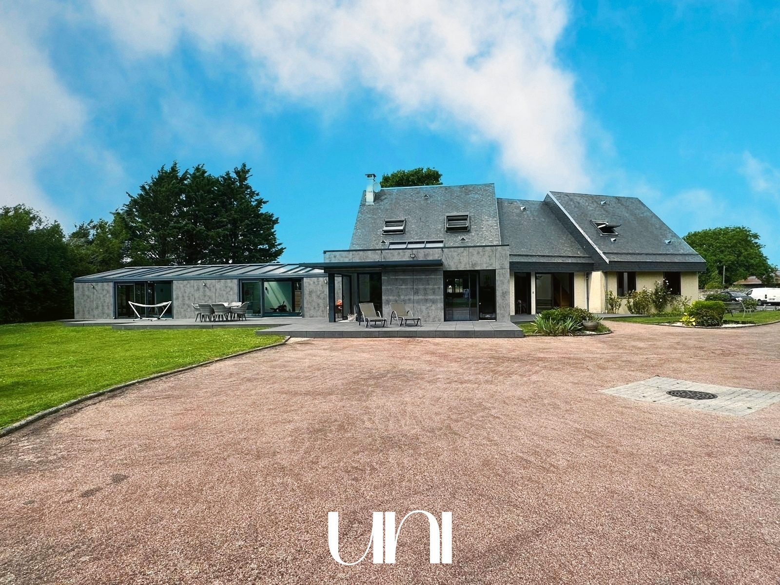 Maison T7 de 210 m2 sur terrain de 5600 m2 - SAINT-MARTIN-DE-FONTENAY