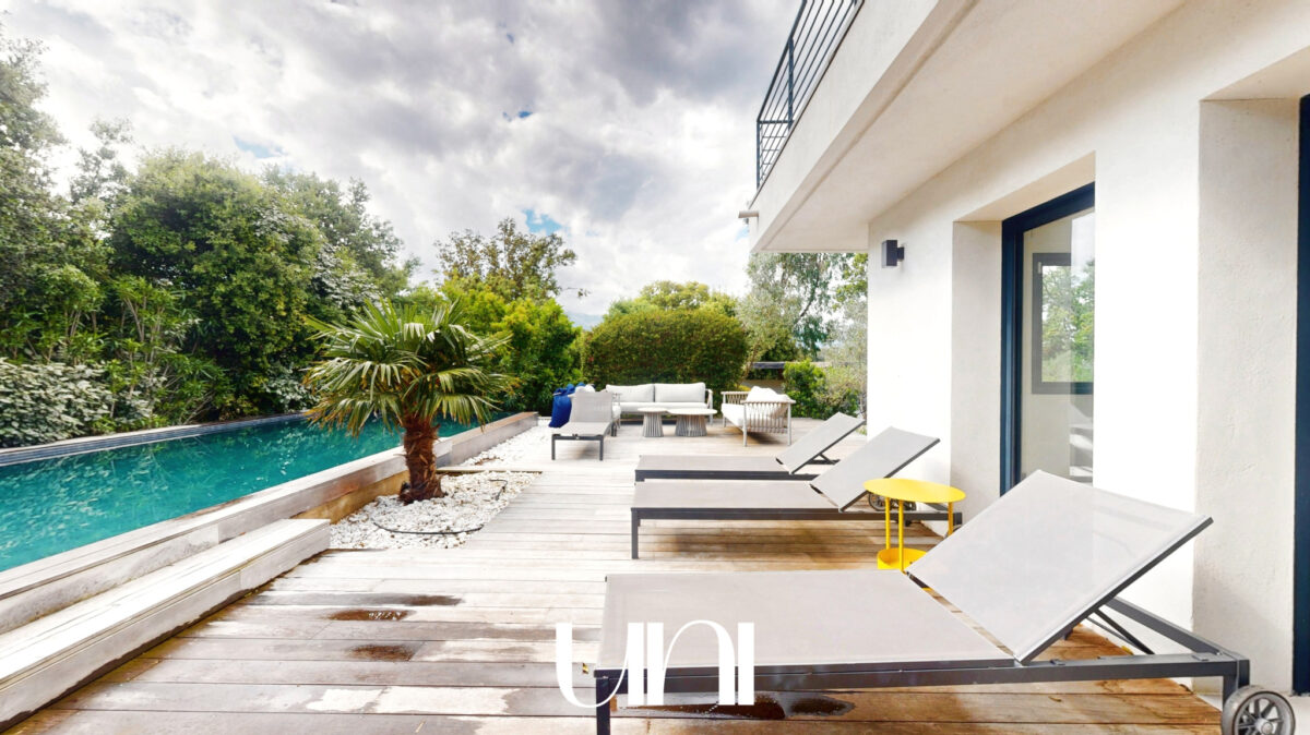 Magnifique villa T5 d'environ 195m2 sur 1 239m2 de terrain sur les hauteurs de PORTO-VECCHIO