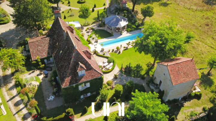 RARE À LA VENTE : PROPRIÉTÉ D'EXCEPTION DE 350M2 SUR 13 HECTARES