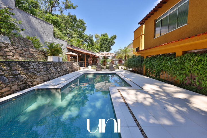 Villa de 270m2 sur terrain de 1100m2