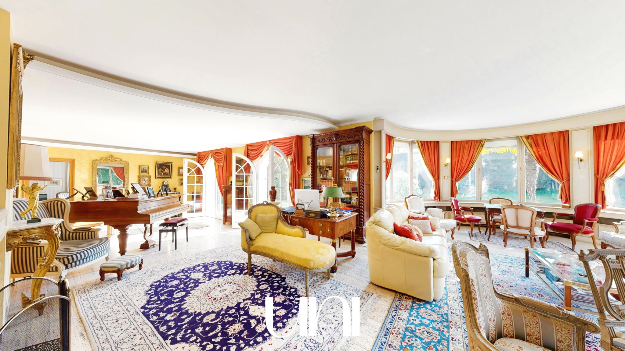 Maison T10 de 300 m2 avec piscine et terrain de 1056 m2