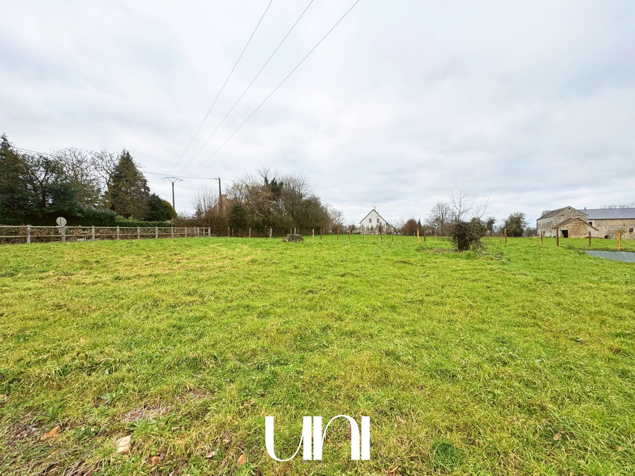 Terrain constructible de 813 m2 / Proche BAYEUX