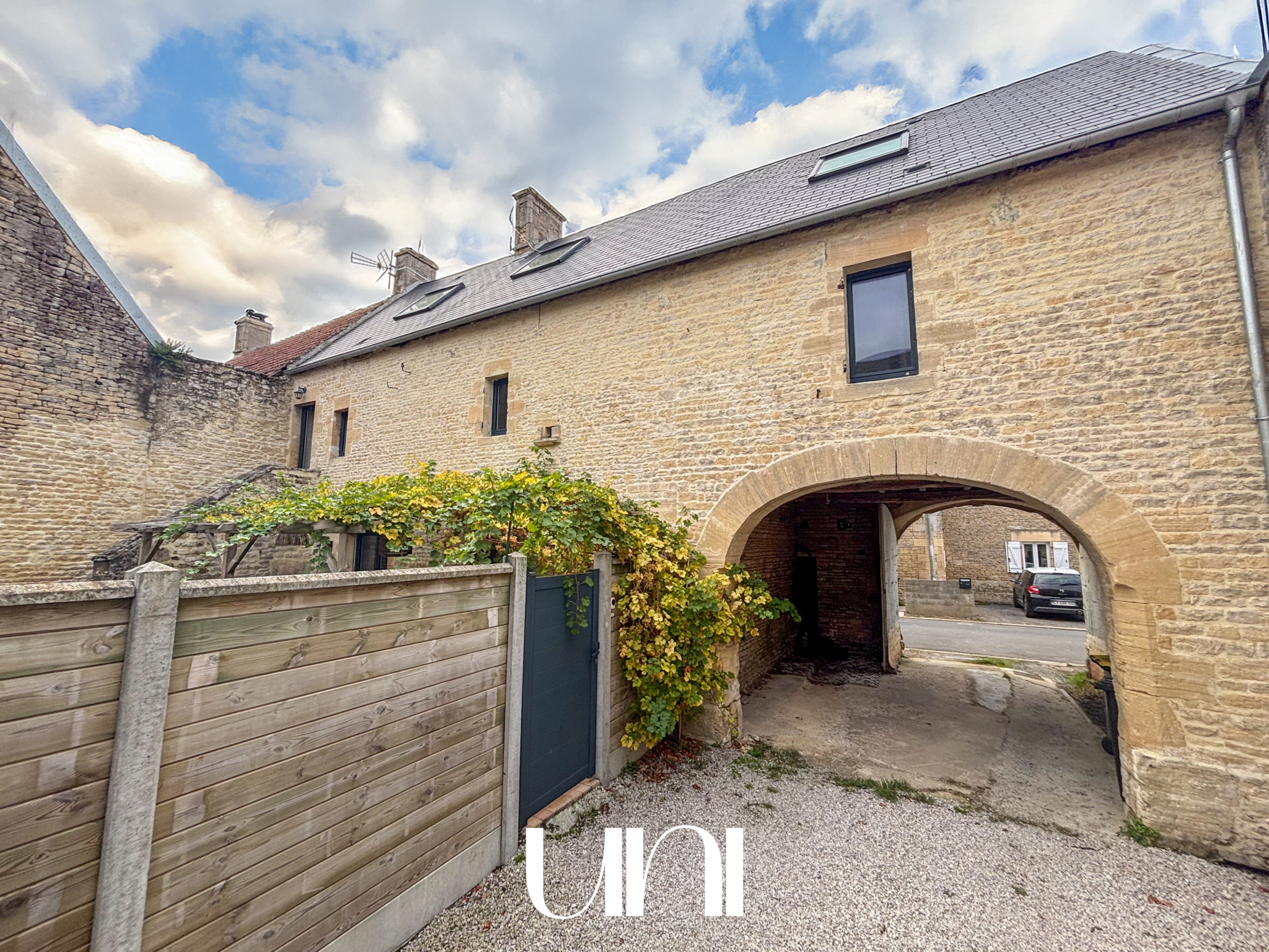 Maison T6 de 135 m2 sur parcelle de 261 m2