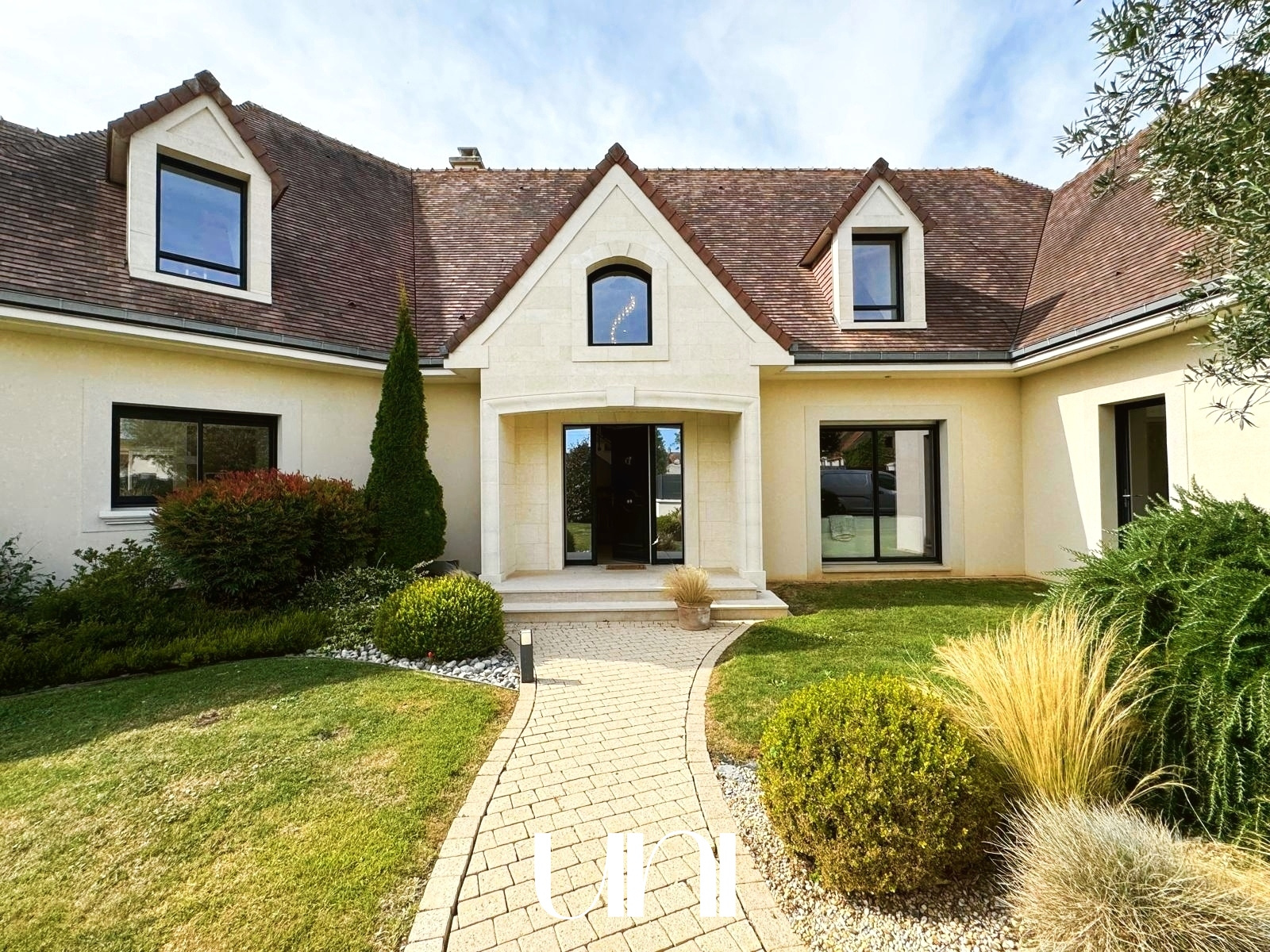 Splendide maison T11 de 490 m2 sur terrain de 1634 m2 - HERMANVILLE SUR MER