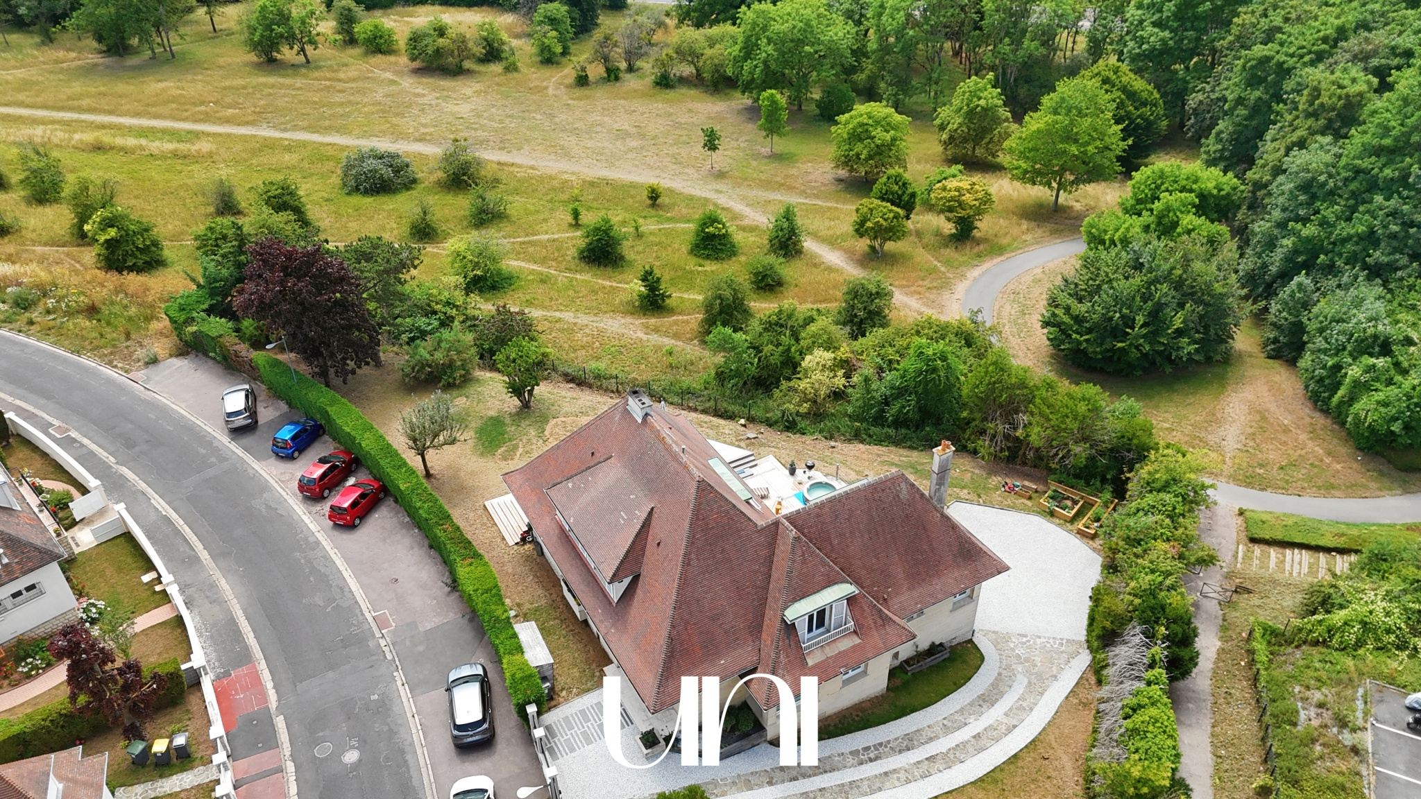 Maison T6 de 260 m2 sur un terrain de 1200 m2 à CAEN