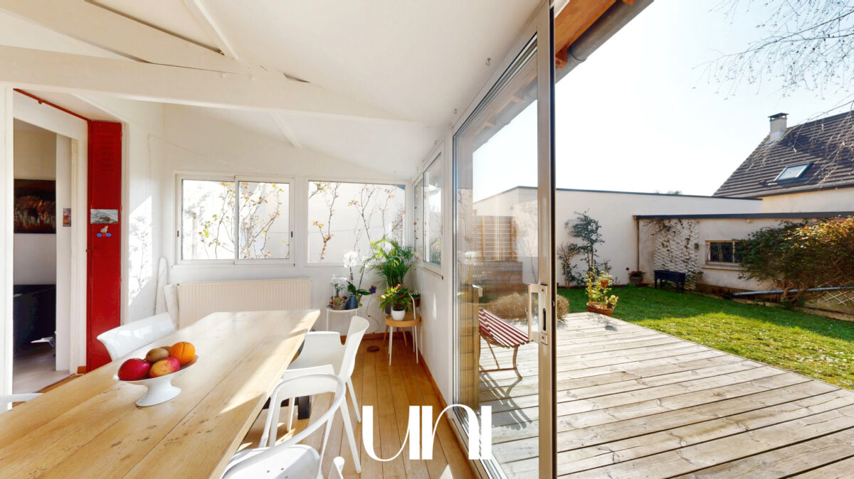 Maison de ville T4 de 103m2 avec jardin, garage et dépendance sur un terrain de 345m2