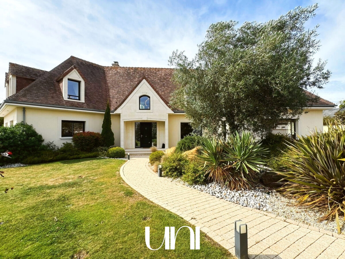 Splendide maison T11 de 490 m2 sur terrain de 1634 m2 - HERMANVILLE SUR MER