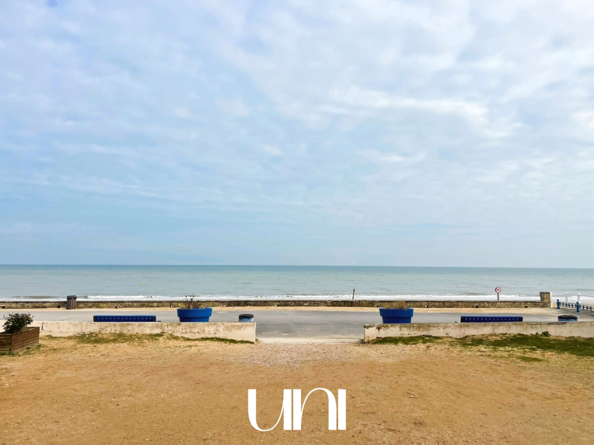 Maison T8 de 200 m2 sur terrain de 2000 m2 - LION-SUR-MER