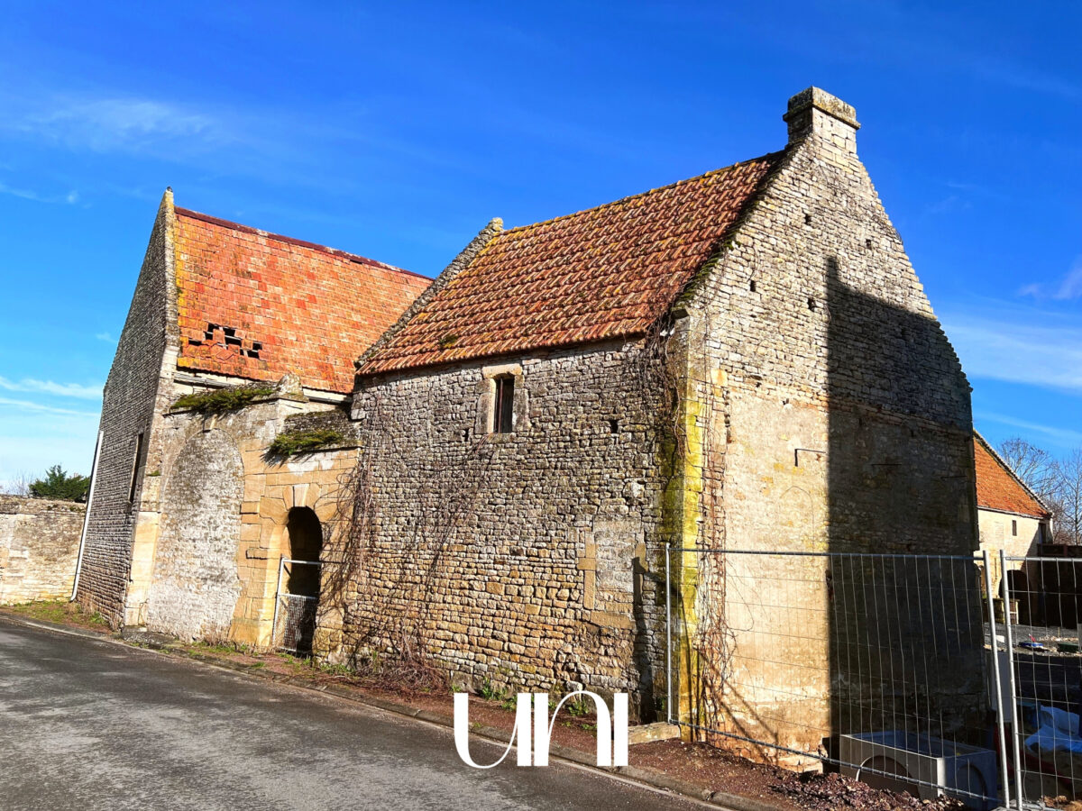 Lot de 2 granges de 140m2 et 50m2 à rénover au FRESNE-CAMILLY