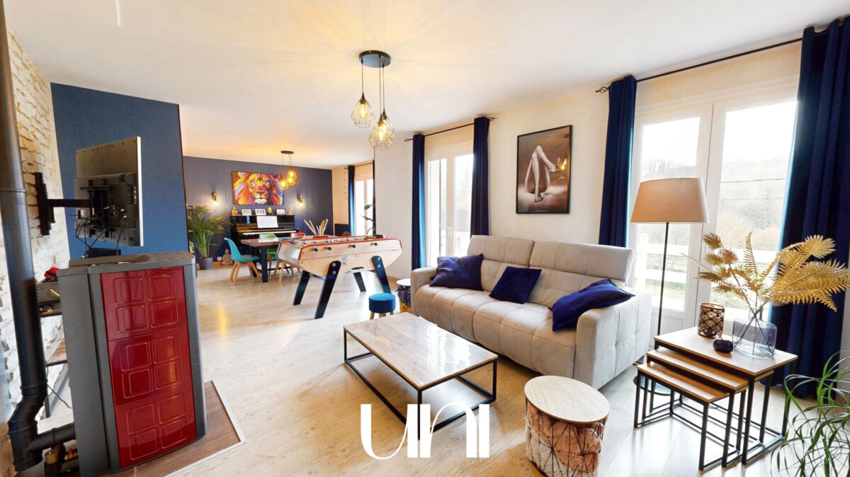 Maison T6 de 190 m2 sur terrain de 1400 m2 - FRESNEY LE PUCEUX