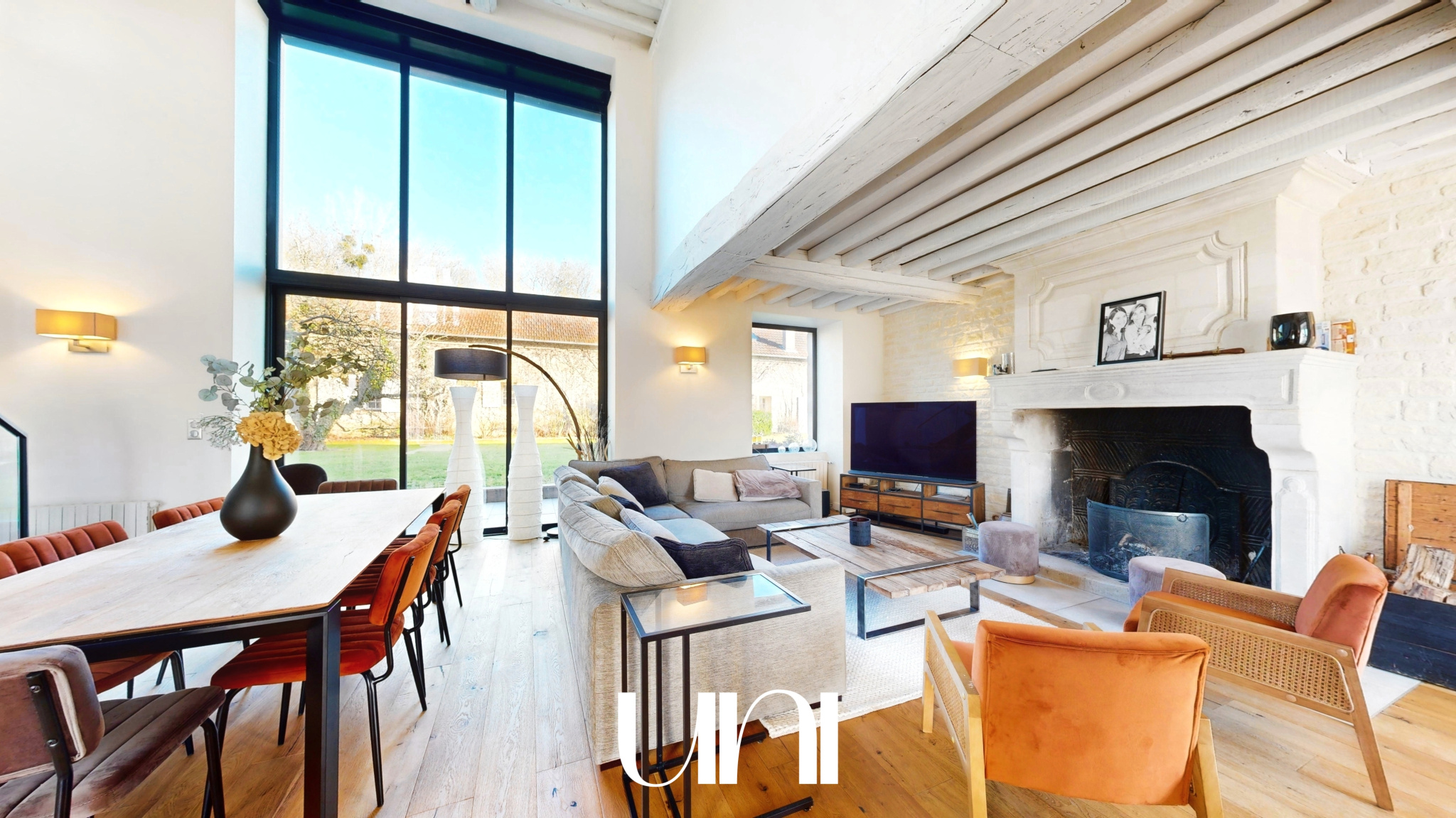 Magnifique propriété de 350 m2 avec dépendances sur 1.5 de terres - BAVENT