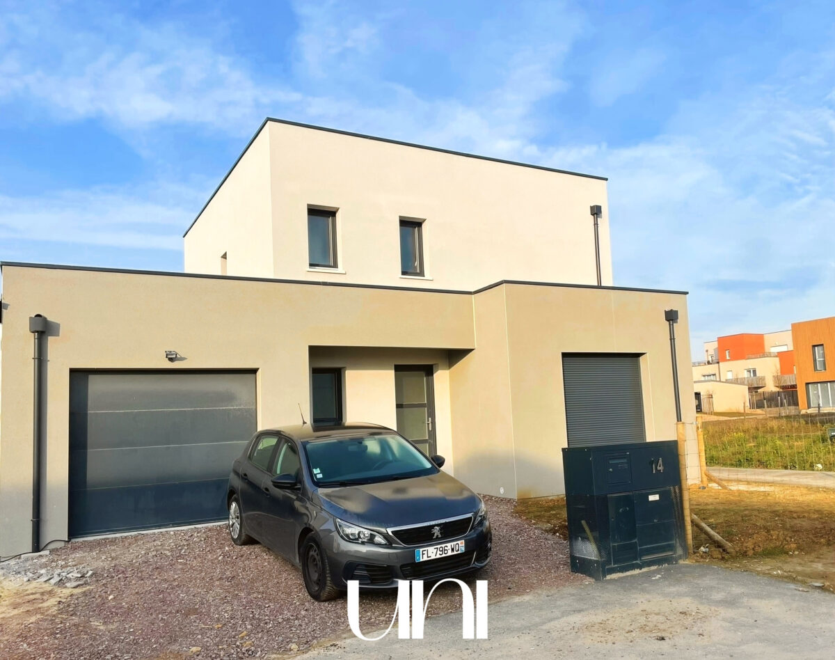 Belle maison contemporaine T5 de 121m2 sur une parcelle de 330m2