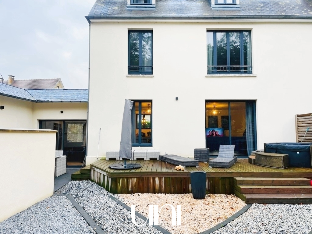 Maison T5 de 148 m2 sur parcelle arborée de 720m2