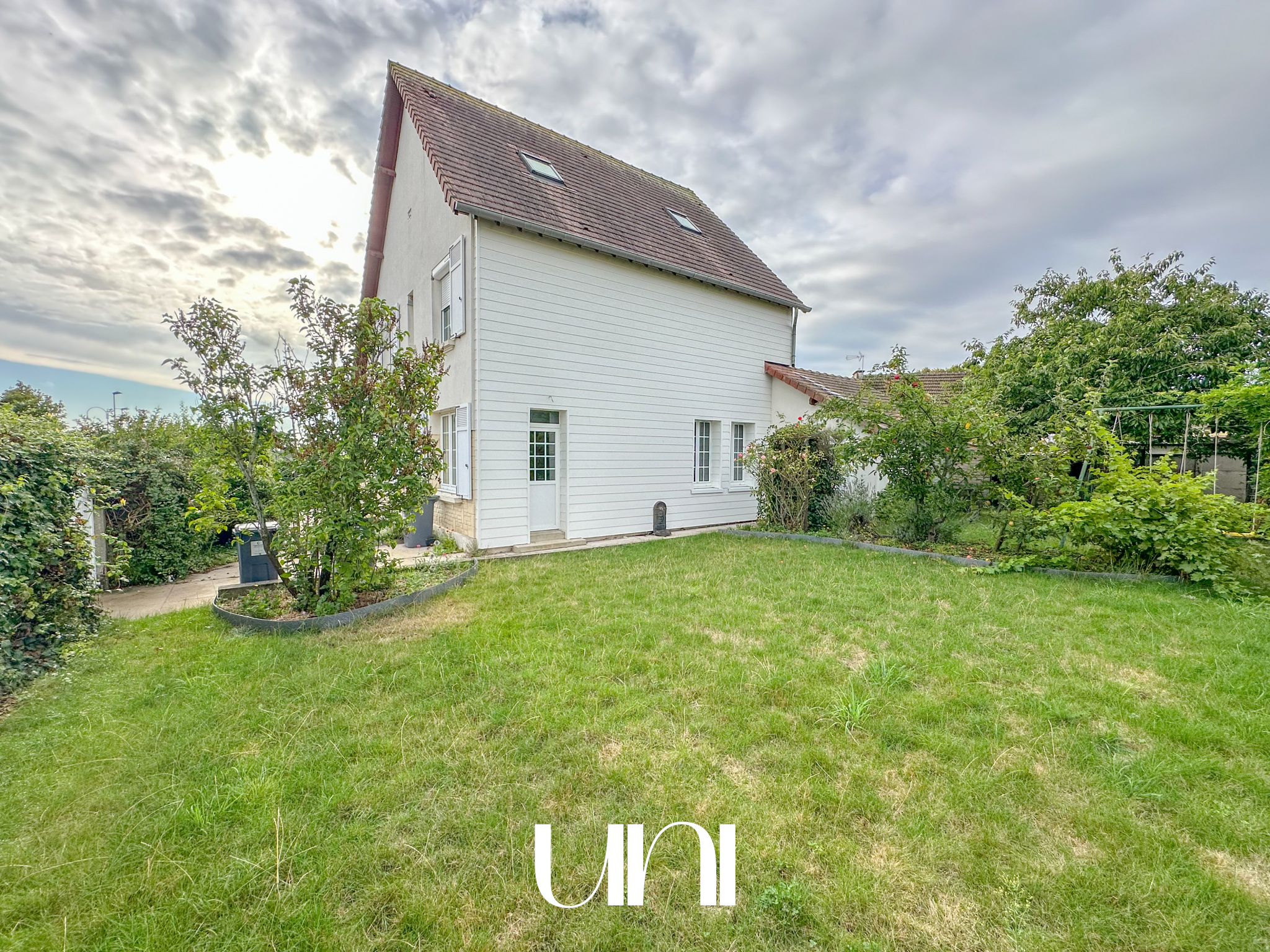 Maison T7 de 170 m2 sur terrain de 450 m2 - COLOMBELLES