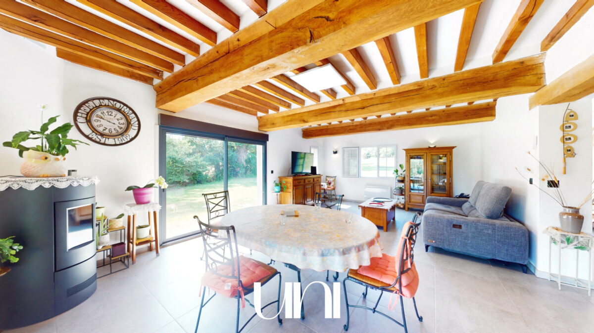 Maison T5 pièces de 135m2 dans un environnement bucolique avec un étang