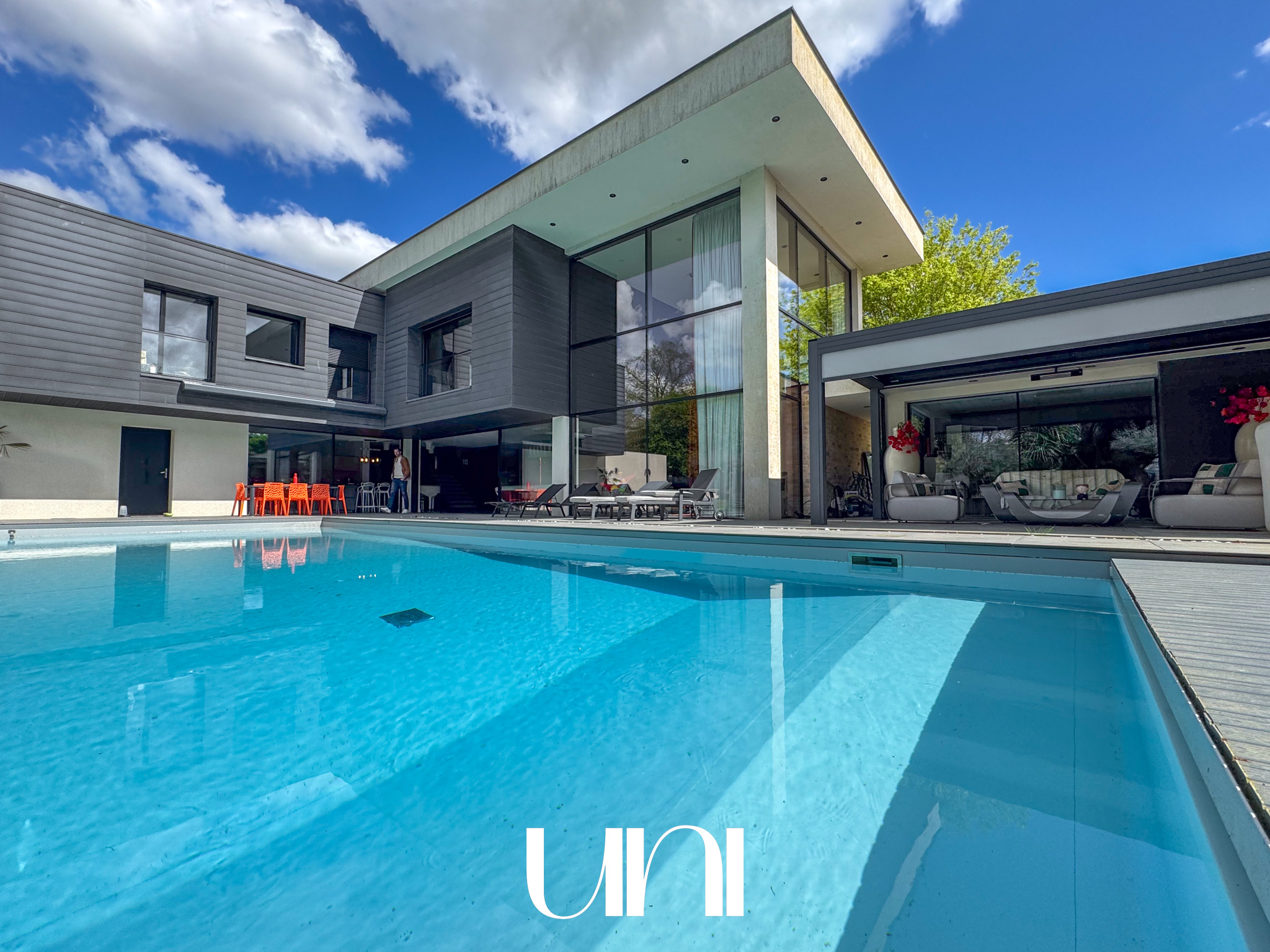 Maison de prestige T8 de 307 m2 sur terrain de 1600 m2 - SAINT-CONTEST