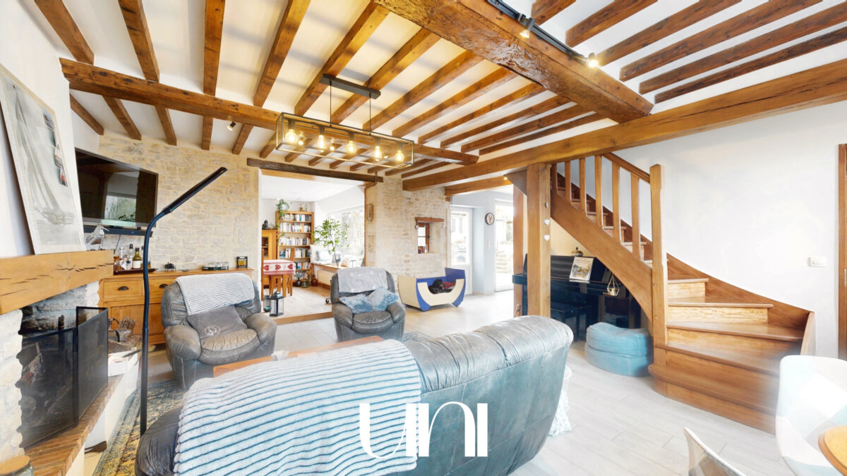 Maison en pierre de Caen type T6 de 161m2 sur terrain de 827m2