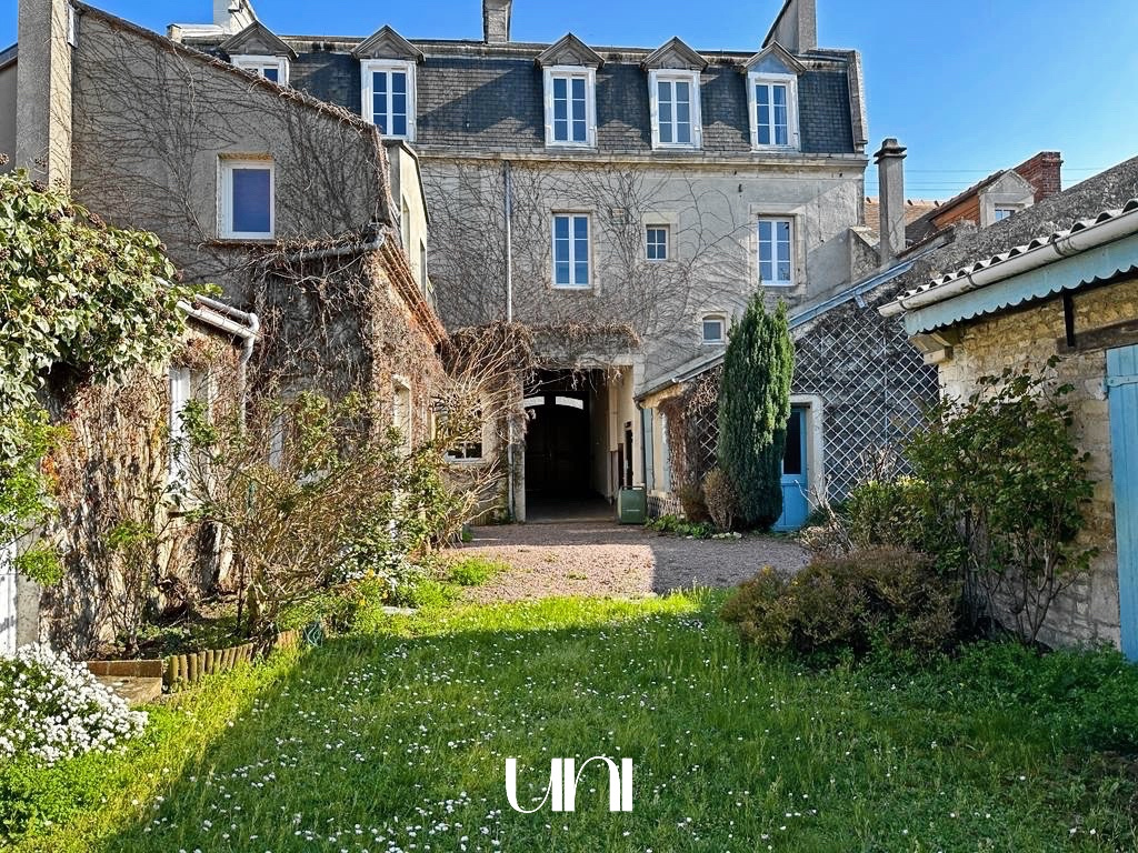 Hotel particulier de 275 m2 à rénover à Caen