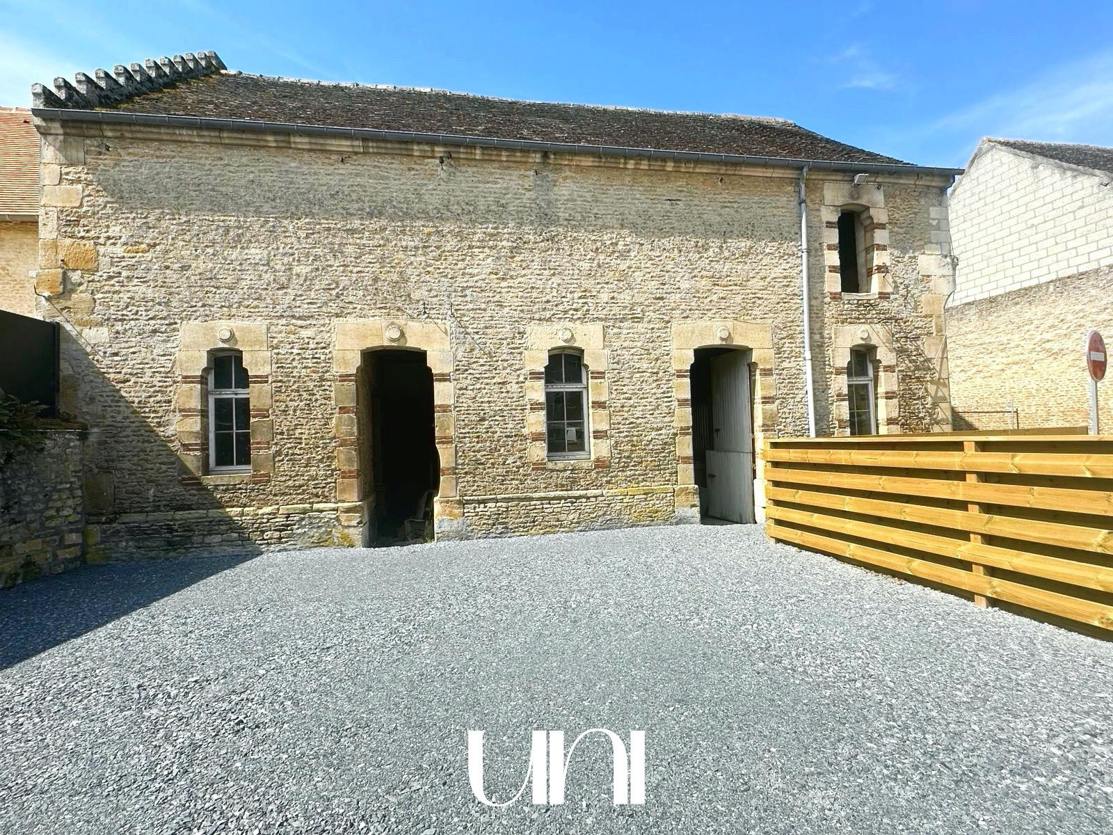 Écurie en pierre à rénover en maison de 175 m2