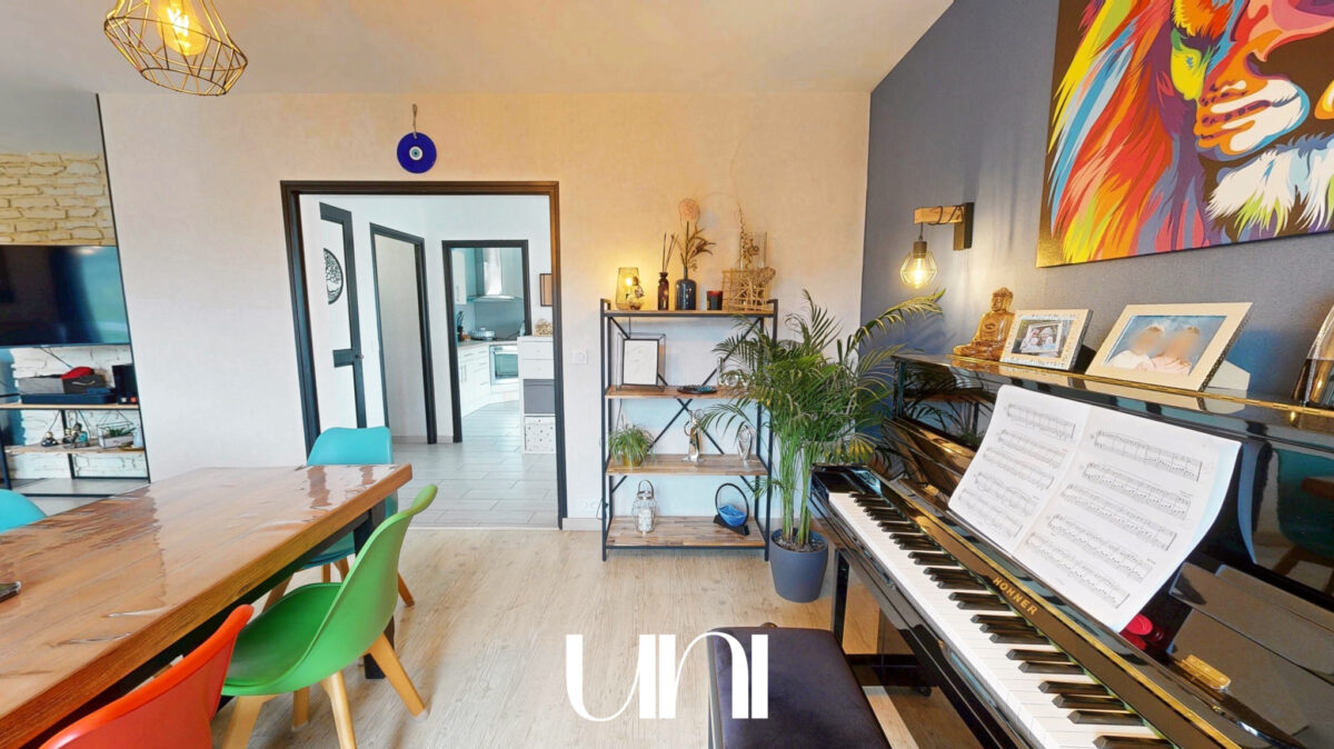 Maison T6 de 190 m2 sur terrain de 1400 m2 - FRESNEY LE PUCEUX