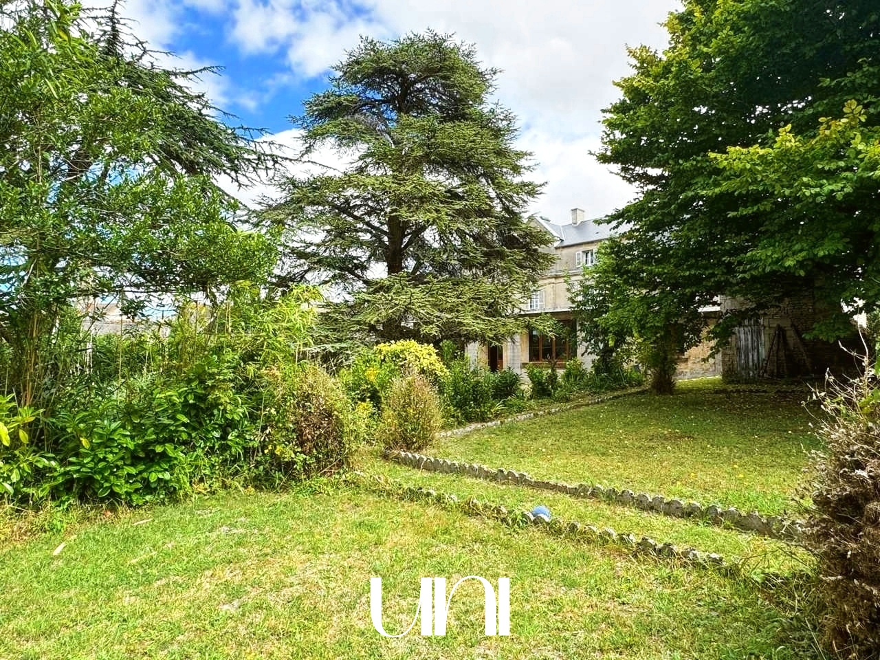 Magnifique propriété de 491m2 avec dépendances sur 3800m2 de terrain