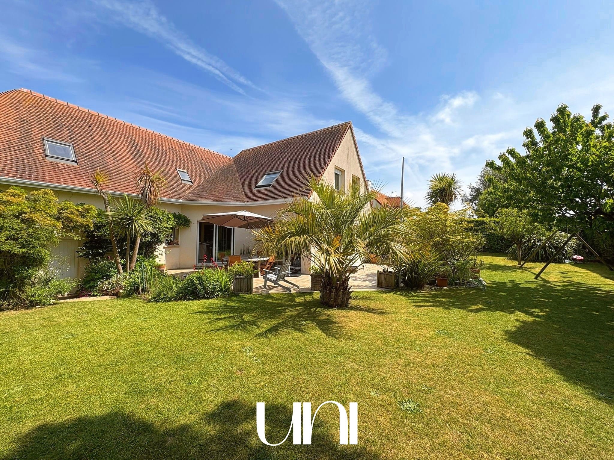 Maison T7 de 180 m2 sur terrain de 1000 m2 - BIEVILLE-BEUVILLE