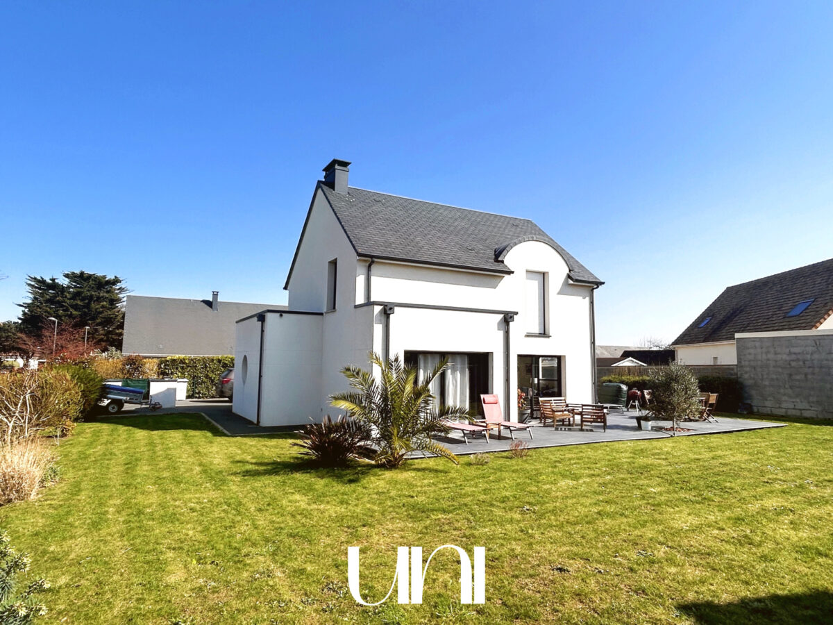 Charmante Maison contemporaine T5 de 110 m2 à GRAYE-SUR-MER