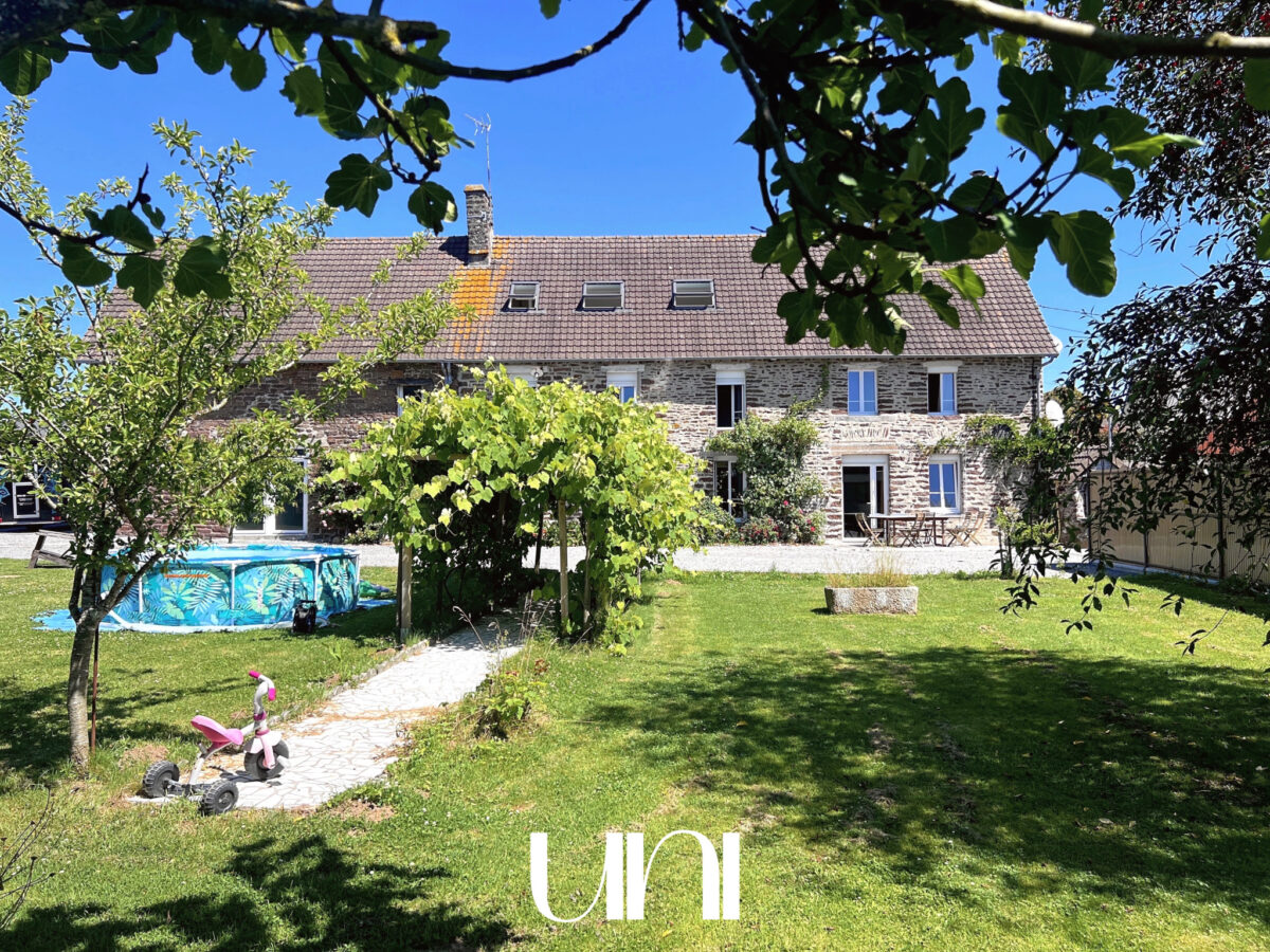 Maison T7 de 175m2 à SAINT-JEAN-DES-CHAMPS