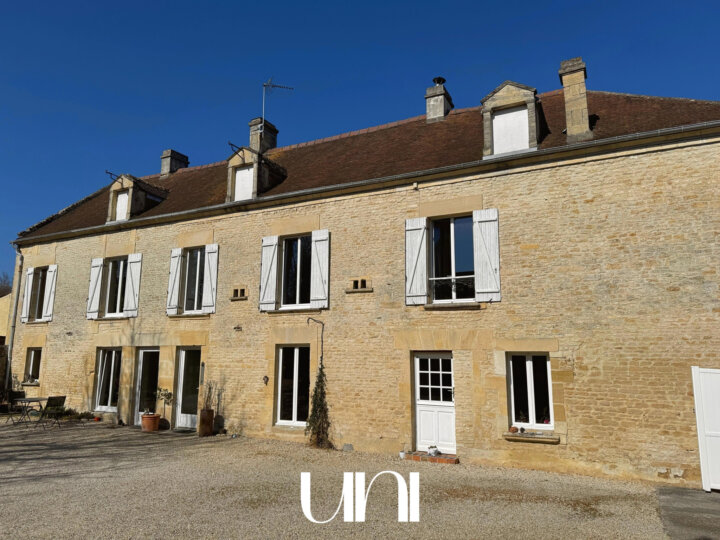 Maison T8 de 220 m2 à deux pas des commodités et de la mer