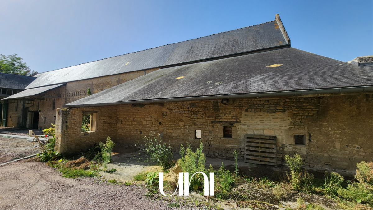 Grange à rénover de 220 m2 + Parking