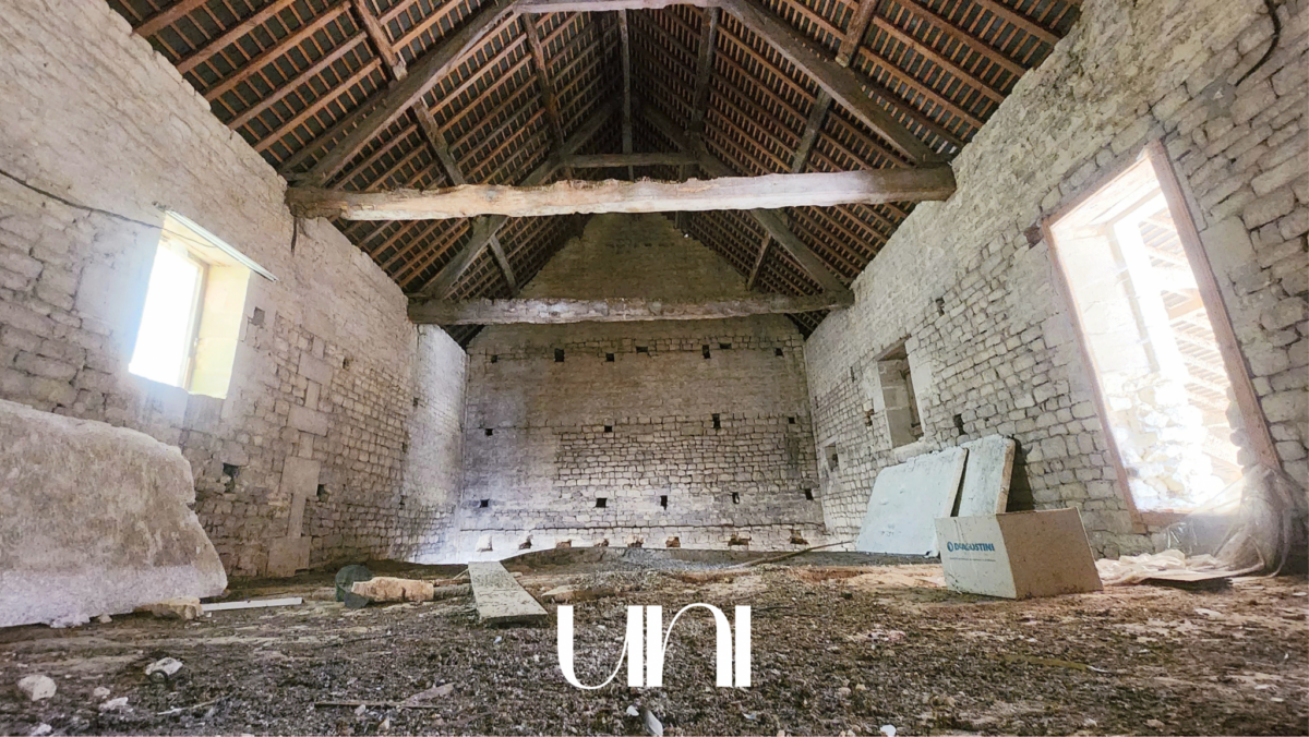 Grange à rénover de 220 m2 + Parking