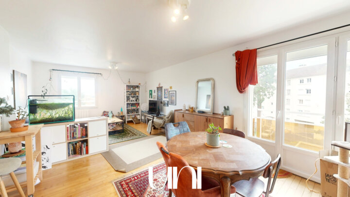 Chaleureux appartement T2 de 56 m2, avec balcon et cave.