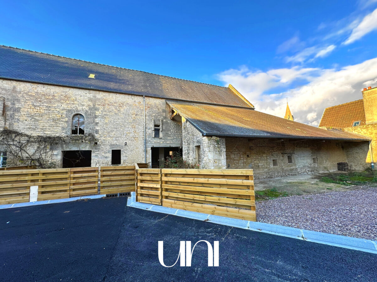 Grange à rénover de 220 m2 + Parking