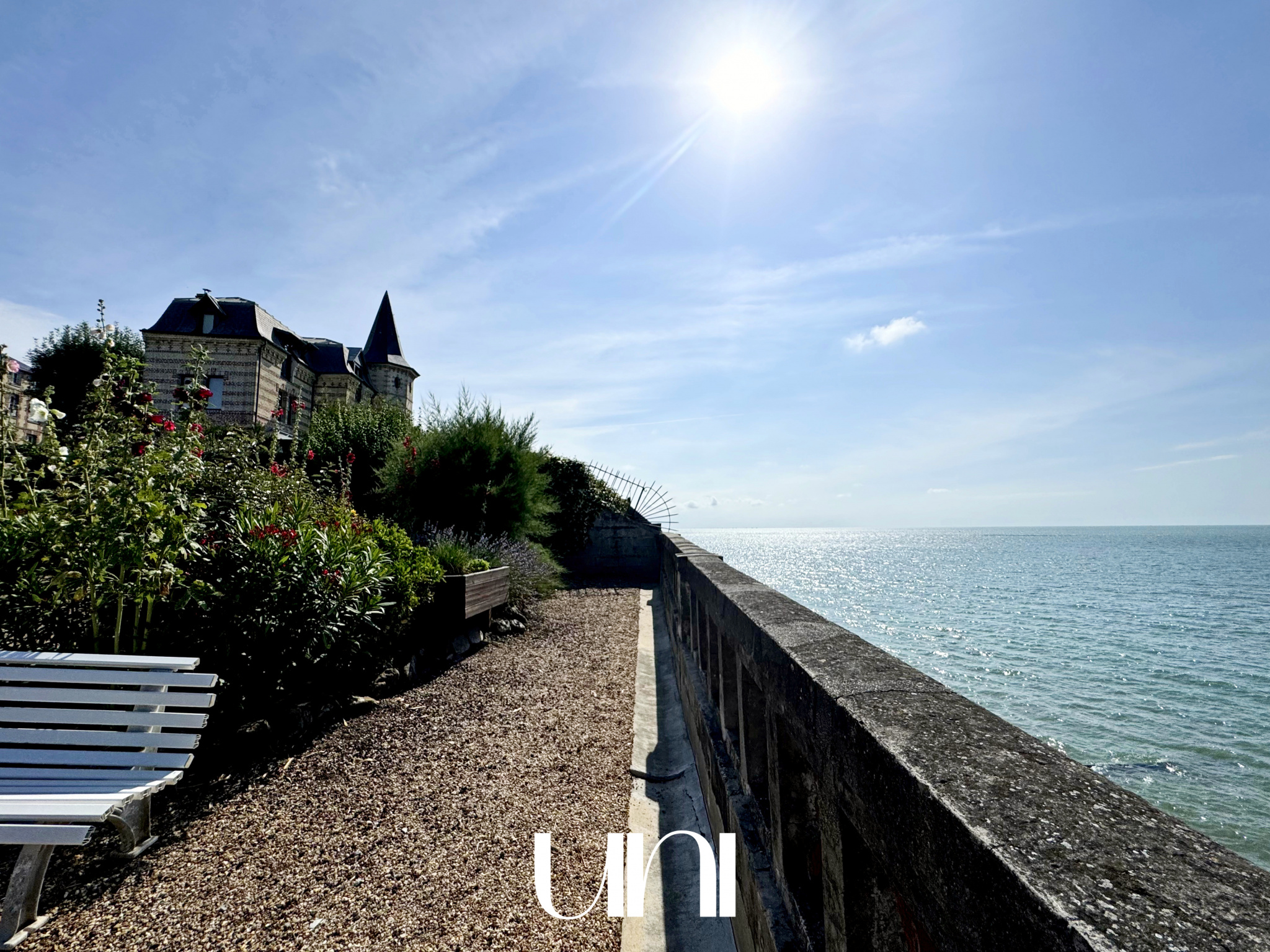 Nouveau bien d'exception front de mer, rare à la vente