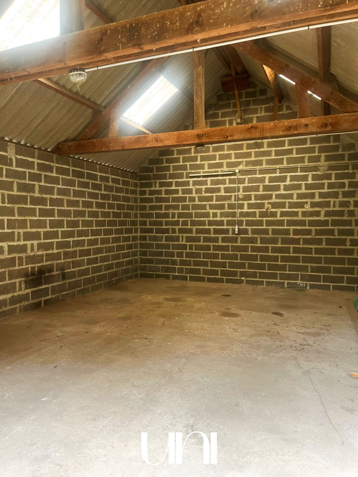 Terrain constructible de 891 m2 avec bâtiment de 60 m2 - PERIERS-SUR-LE-DAN