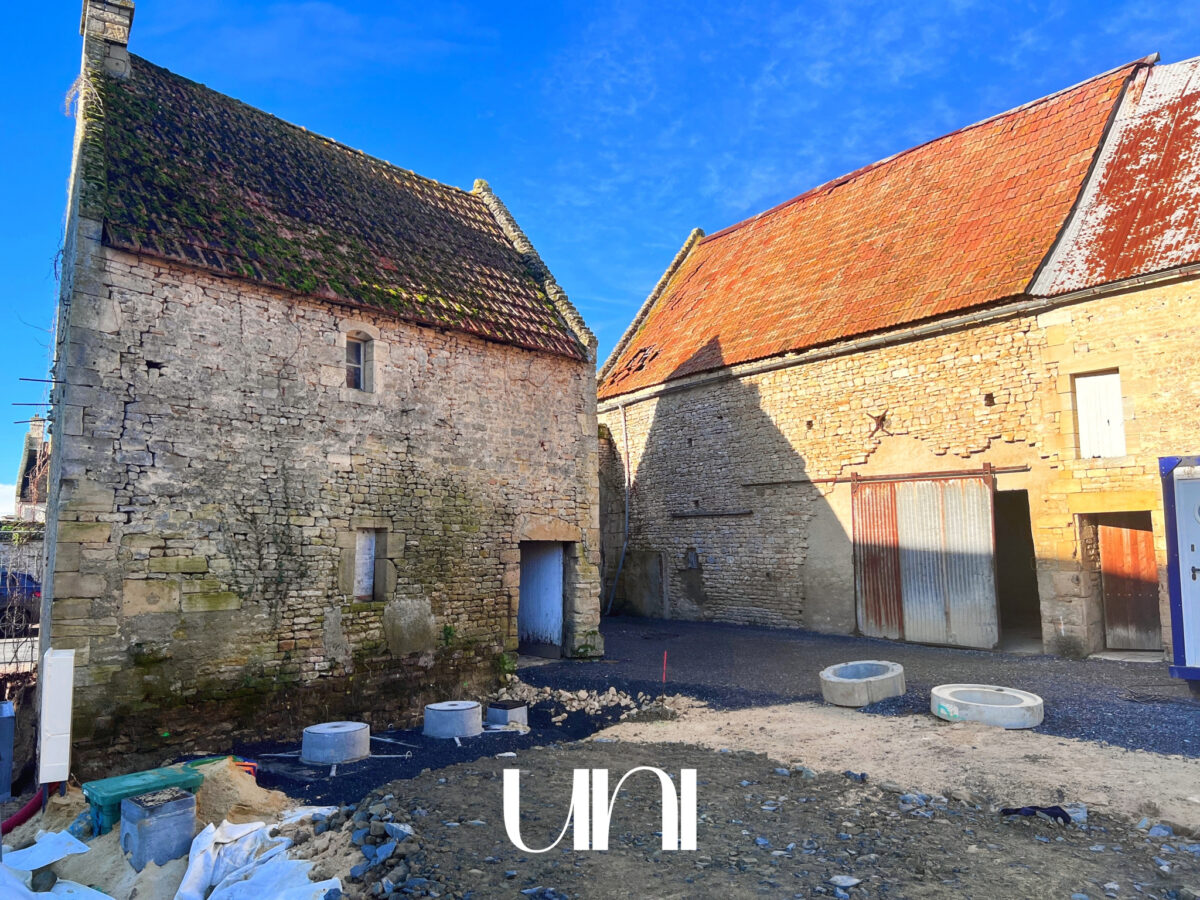 Lot de 2 granges de 140m2 et 50m2 à rénover au FRESNE-CAMILLY