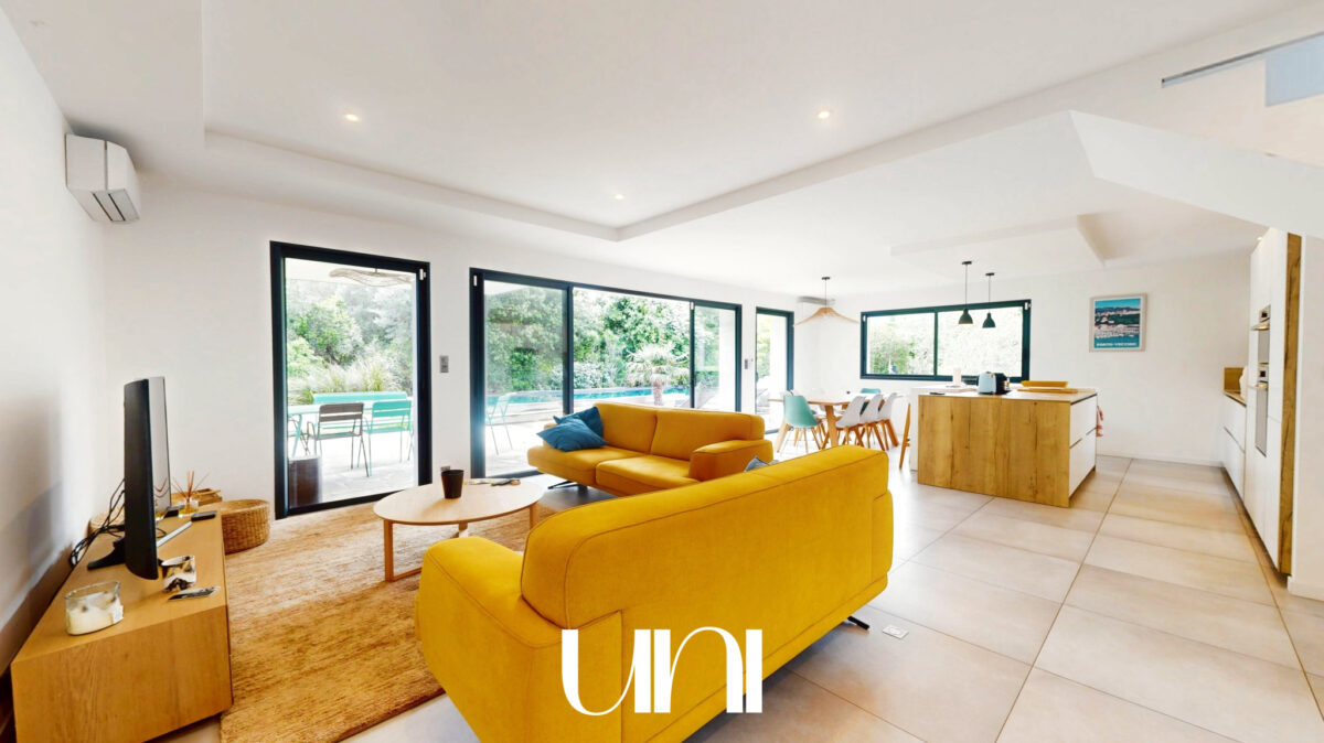 Magnifique villa T5 d'environ 195m2 sur 1 239m2 de terrain sur les hauteurs de PORTO-VECCHIO