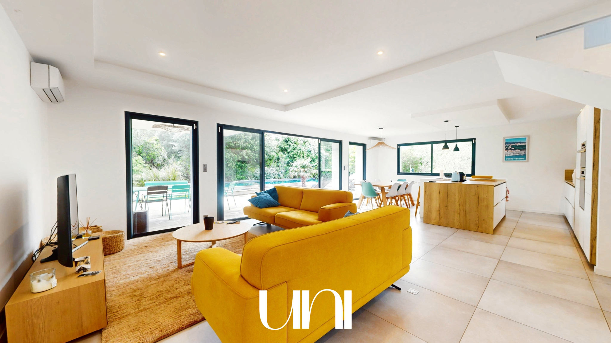 Magnifique villa T5 d'environ 195m2 sur 1 239m2 de terrain sur les hauteurs de PORTO-VECCHIO