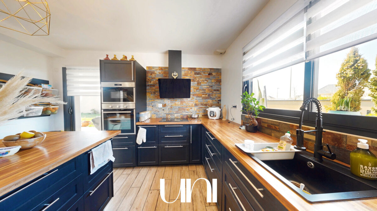 Maison T5 de 142m2 sur une parcelle de 617m2 à CORMELLES-LE-ROYAL