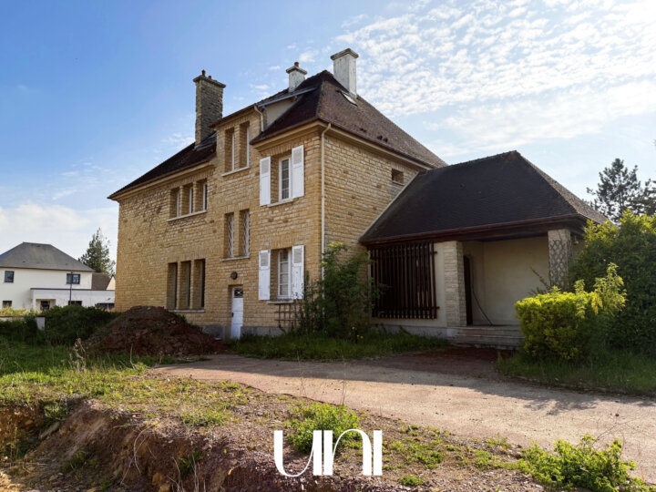 Une grande maison type T10 de 325m2 sur 729m2