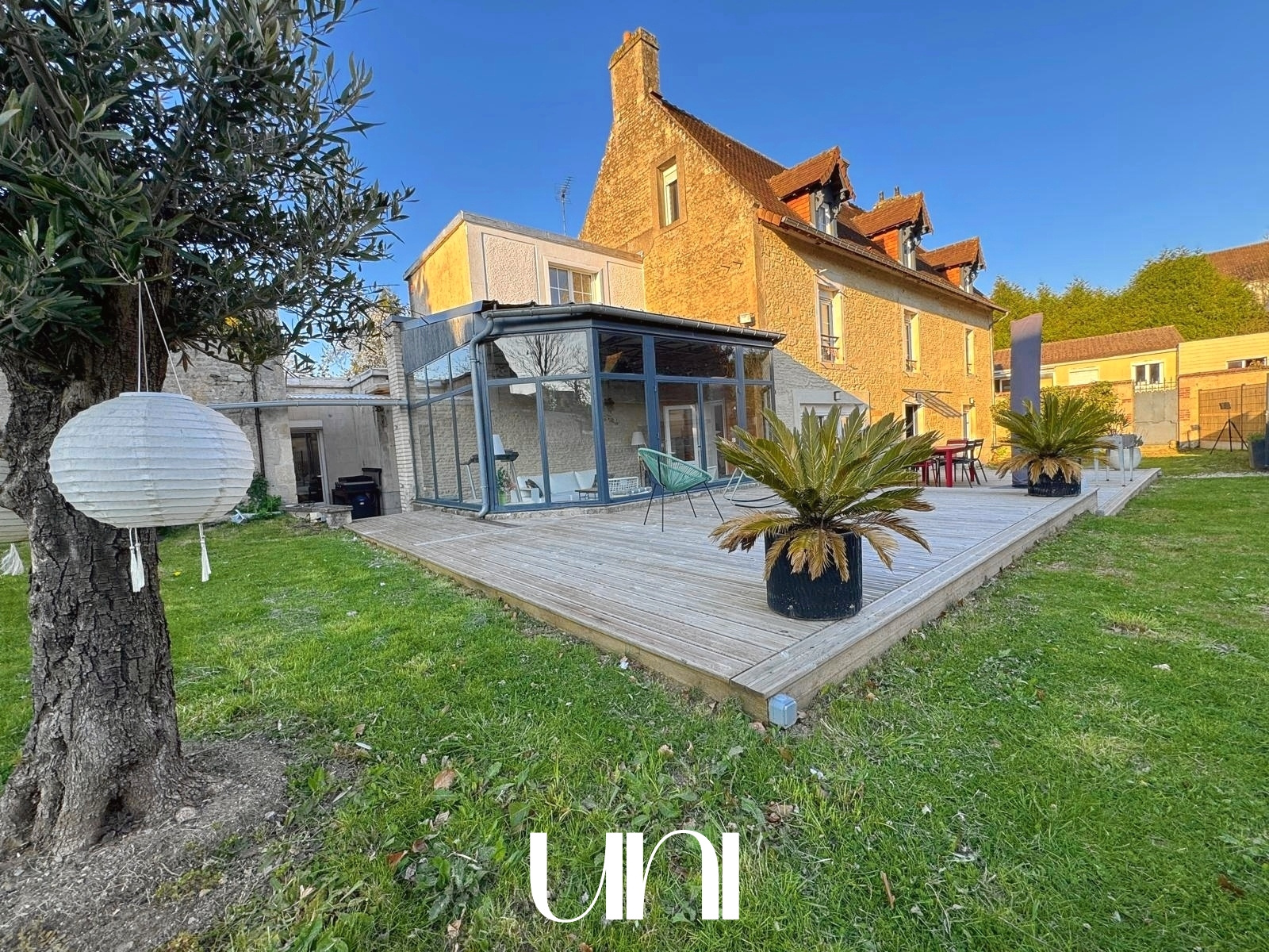 Maison T11 de 340 m2 avec dépendance de 180 m2 sur terrain de 450 m2 - BIEVILLE-BEUVILLE