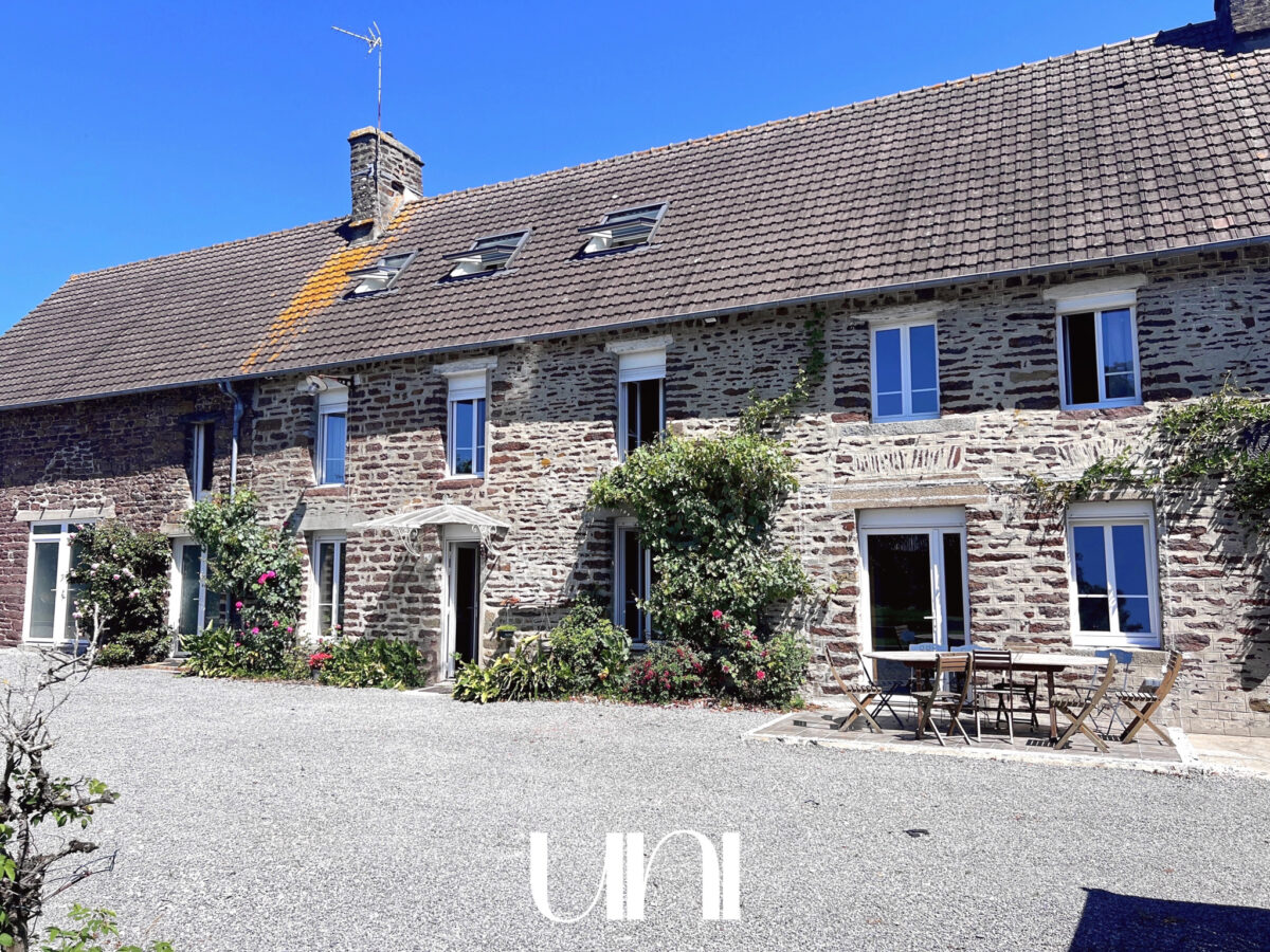 Maison T7 de 175m2 à SAINT-JEAN-DES-CHAMPS